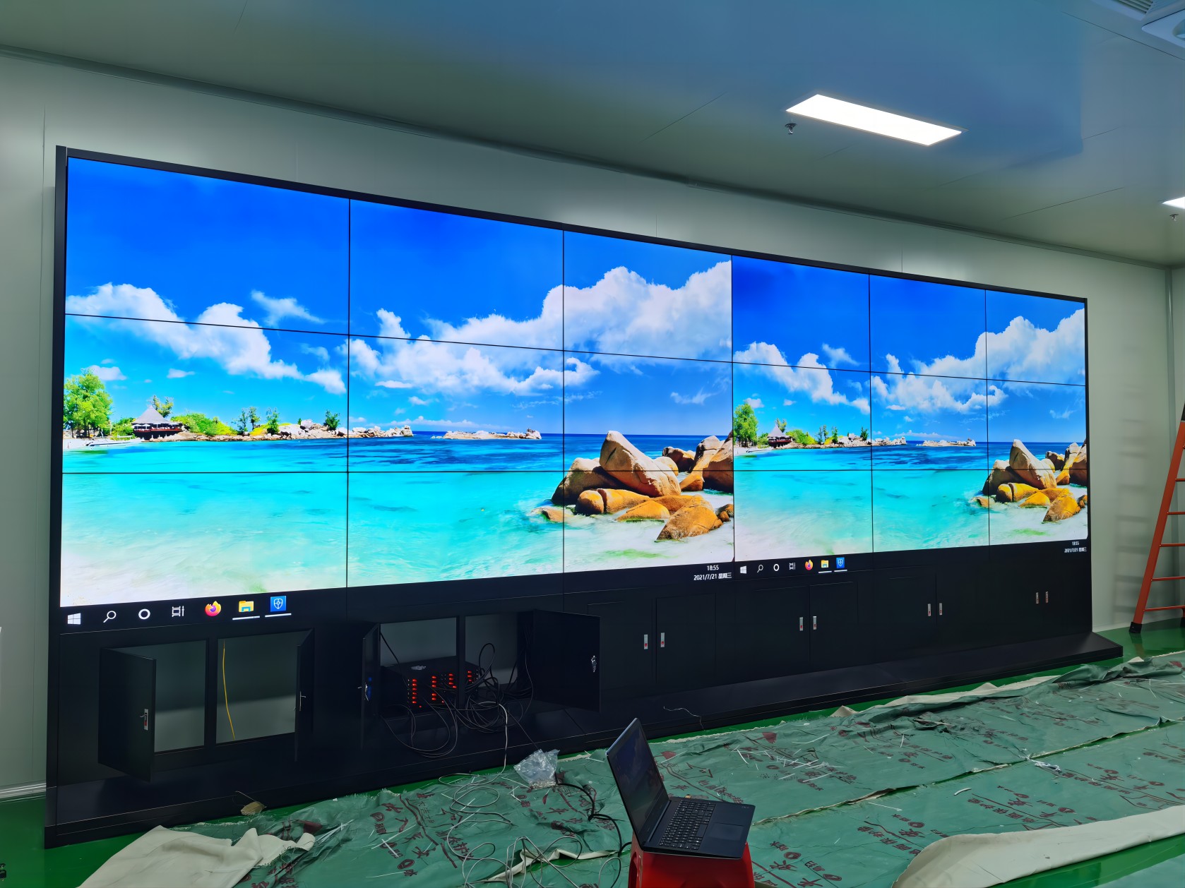 18台55寸1.7mm液晶拼接屏落地监控中心｜科派专显工业级拼接屏全天候值守安防防线